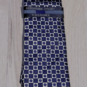 100% Silk Tie Colours Alexander Julian - Navy/Crea